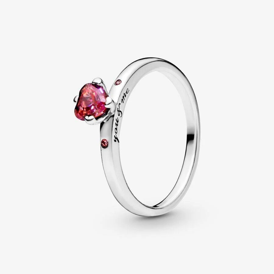 Anel de prata com pedra em formato de coração rosa